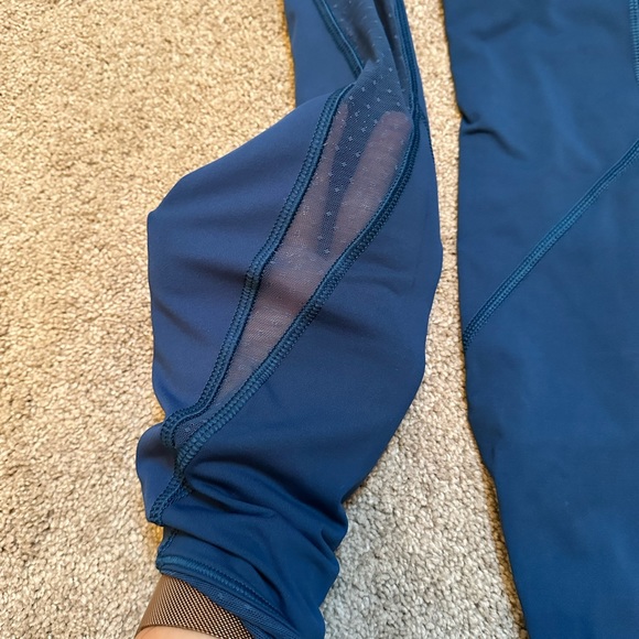 Lululemon mesh panel compression running pants size 4 - Picture 3 of 6